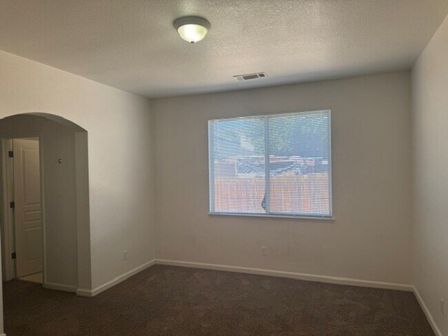 Building Photo - 509 Santiago Way