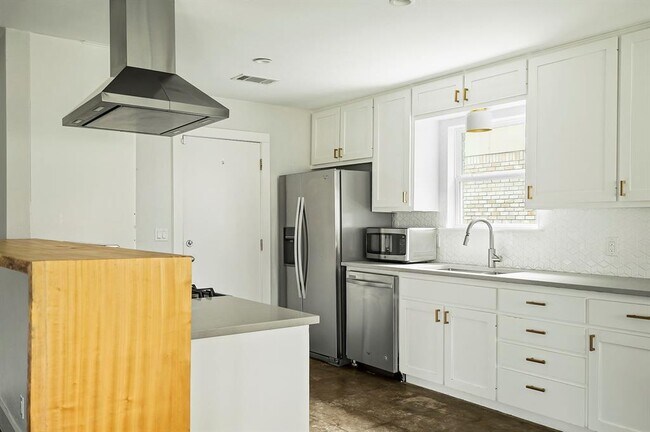 Building Photo - 2513 Broken Oak Dr