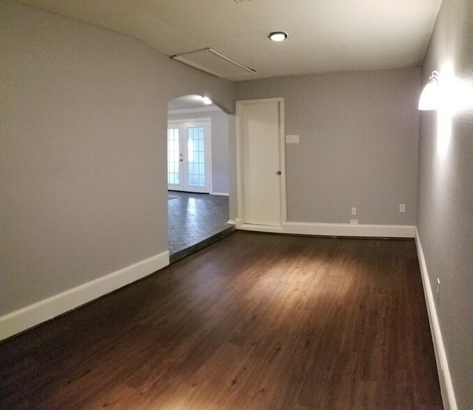 Building Photo - 1002 Quebec Dr