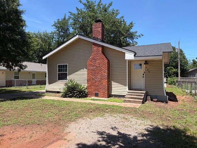 Building Photo - 3 Bedroom 2 Bath House for Lease!!