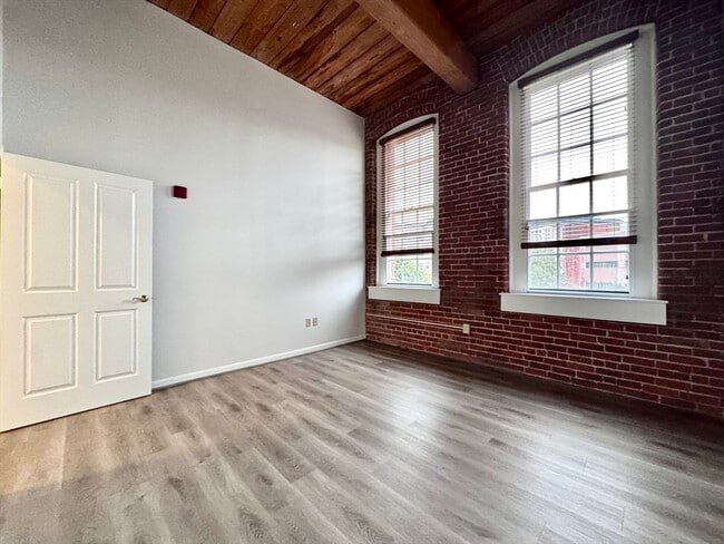 Building Photo - 4 Bishop St