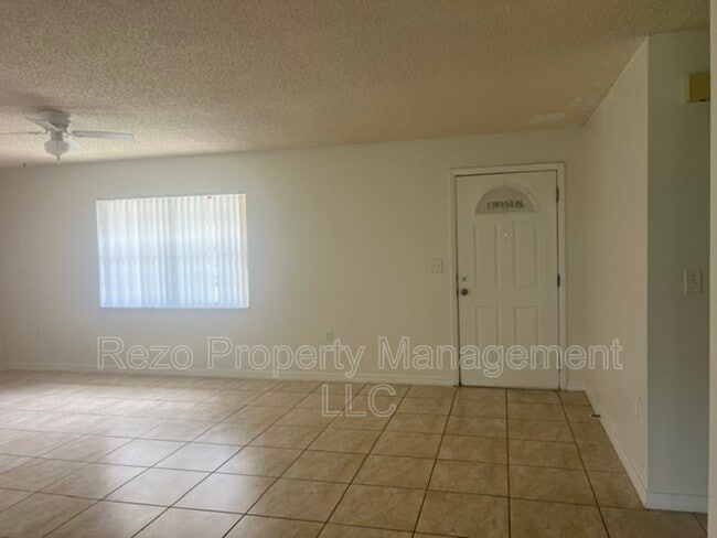 Building Photo - 14996 SW 35th Avenue Rd