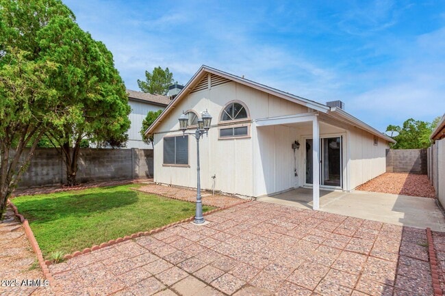 Building Photo - 3013 E Bluefield Ave