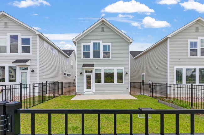 Building Photo - 5643 Fletcher Oaks Dr