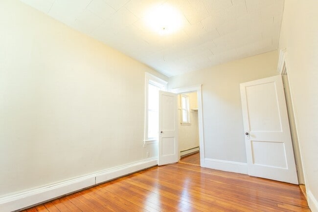 Building Photo - 27 Ashford St