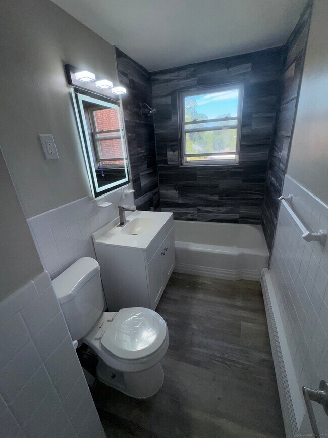 Building Photo - 20 Clermont St