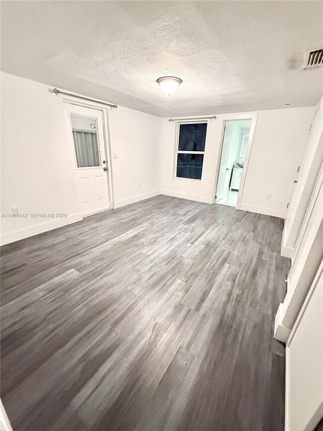 Building Photo - 1621 SW 117th Ave