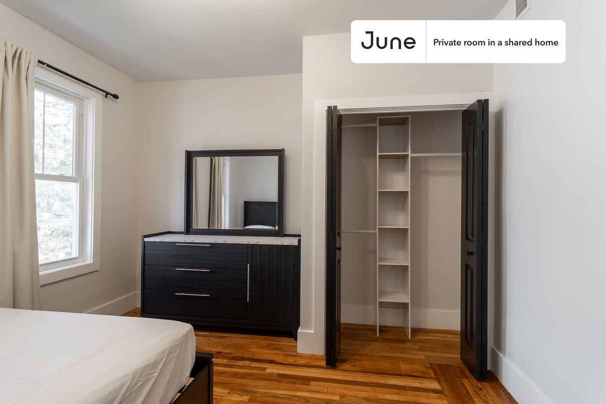 Building Photo - Room in Shared 5 bed/2 bath home in Roxbury
