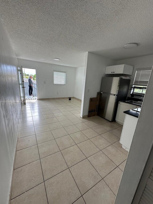 Building Photo - 431 E 28th St