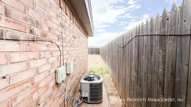 Building Photo - 9608 Elmwood Ave