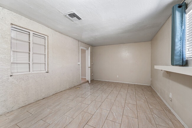 Building Photo - 2321 N 9th St