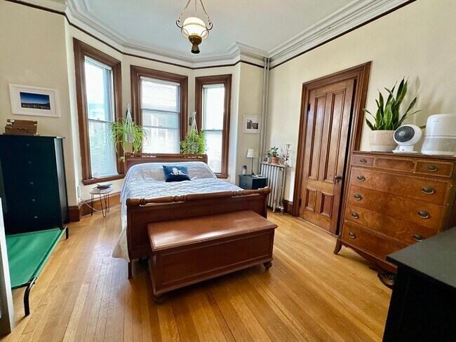 Building Photo - 49 Burroughs St