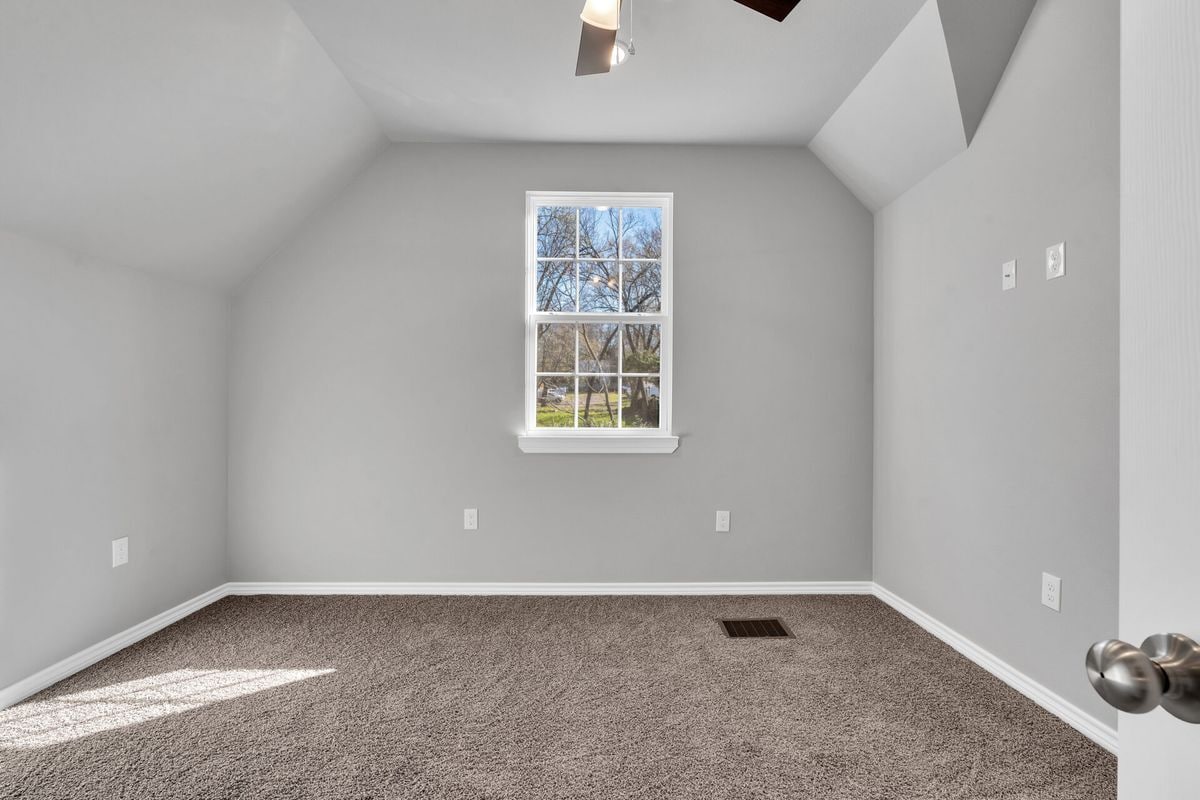 Building Photo - 518 Ranier Dr