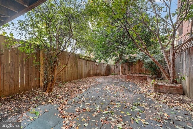 Building Photo - 1745 Lanier Pl NW