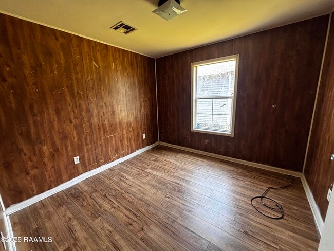 Building Photo - 705 Walker Rd