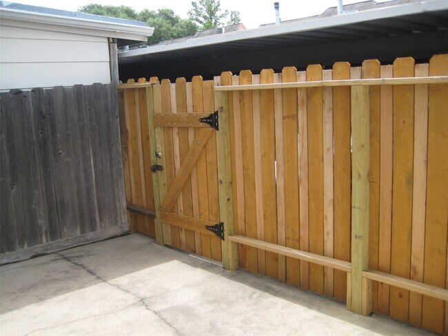 Building Photo - 11002 Hammerly Blvd