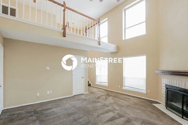 Building Photo - 3 Bedroom Pet-Friendly Home in Duncanville, TX with Main Street Renewal