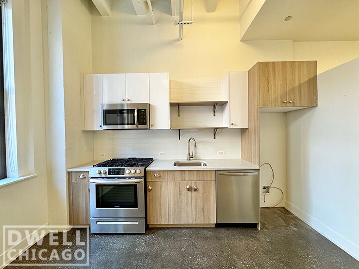 Building Photo - 32 E Adams St