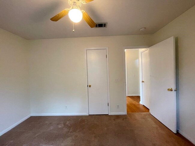 Building Photo - 205 Juniper Dr