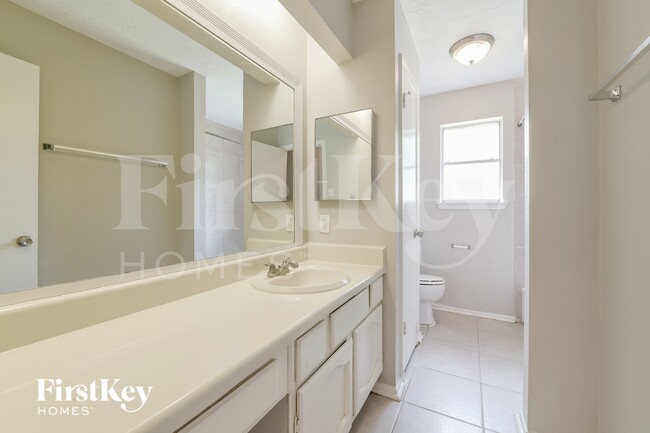 Building Photo - 22219 Oakhill Gate Dr