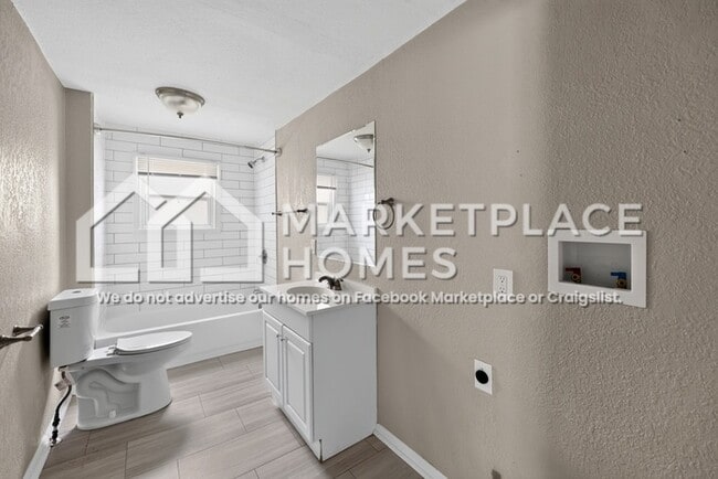 Building Photo - 1110 Pinkston St