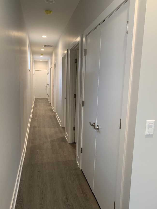 Building Photo - 3333 S Michigan Ave