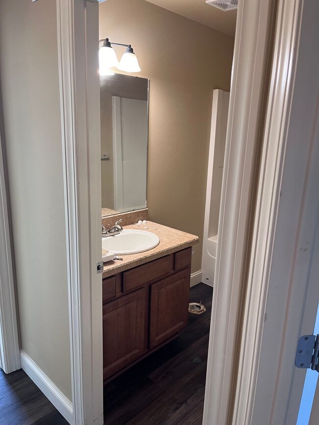 Building Photo - Gorgeous West End 4 bed Home!