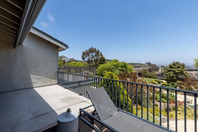 Building Photo - 6667 La Jolla Scenic S Dr
