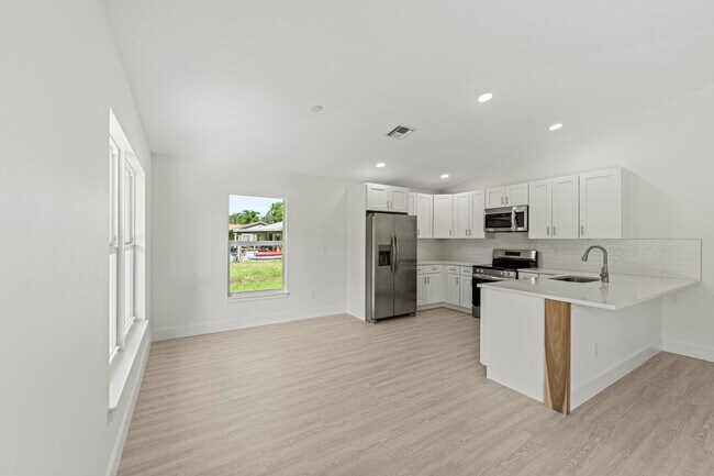 Building Photo - 7401 Donlon Rd