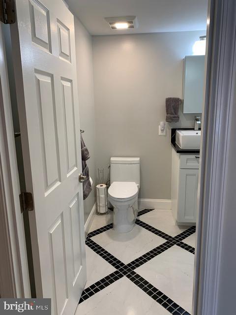 Building Photo - 7413 Farnum St