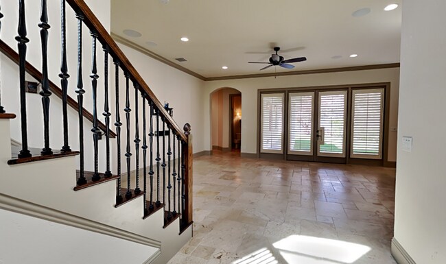 Building Photo - 1240 Poinsettia Ave