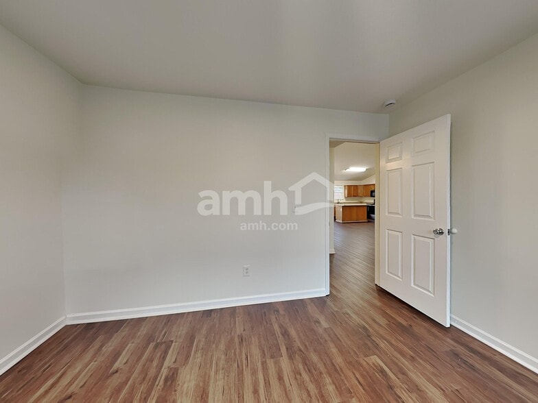 Building Photo - 102 Parkgate Ct