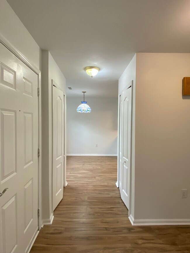 Building Photo - 6902 Colonial Ct