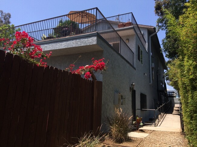 Building Photo - 1419 Allesandro St