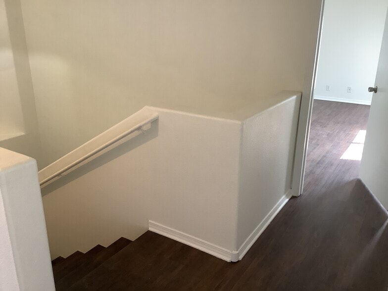 Building Photo - 1833 Chicoma Rd NE