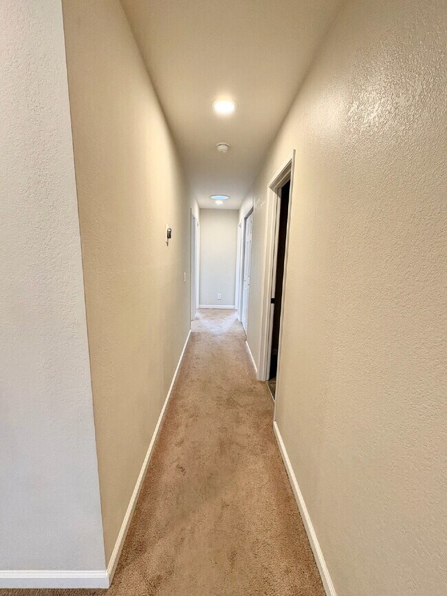 Building Photo - Spacious 3 Bedroom Gilroy Home with AC  & Attached Garage