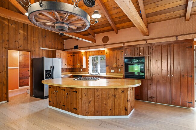 Building Photo - 190 Fairway Ln