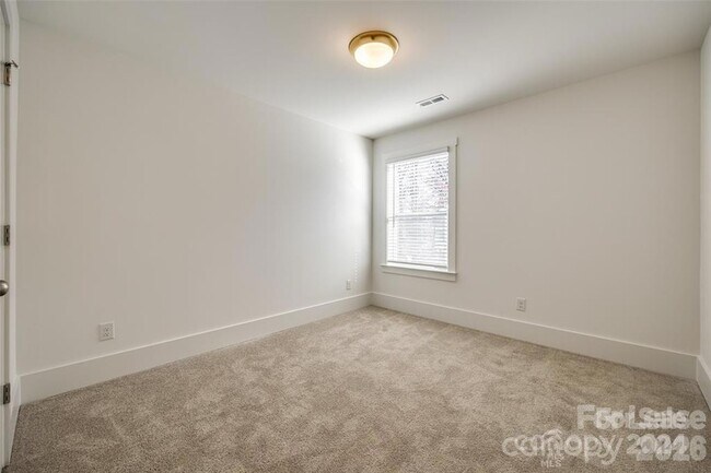 Building Photo - 1237 Eastway Dr