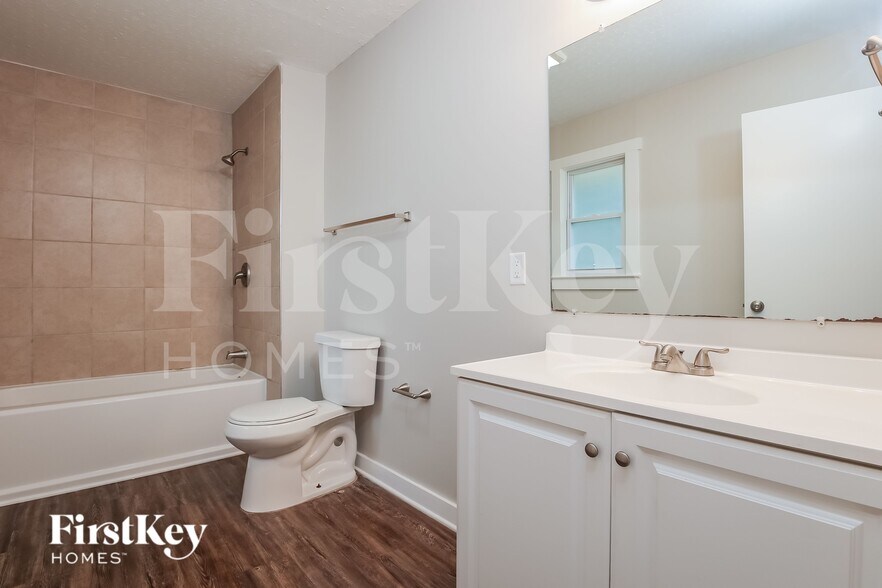 Building Photo - 4715 Glenn St