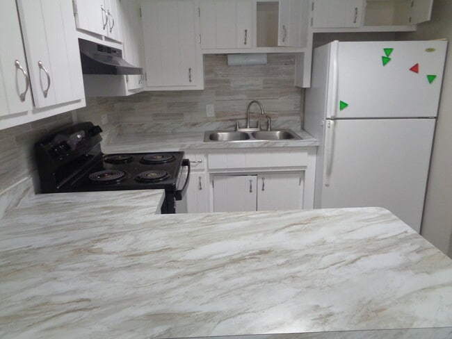 Building Photo - 6045 Marshall Ave