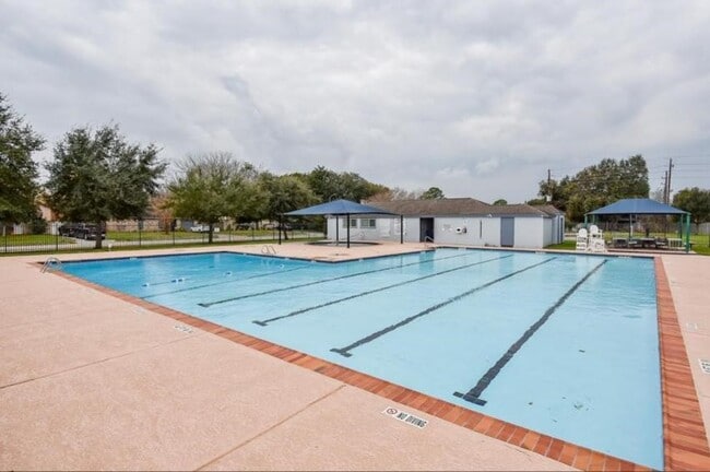 Building Photo - 17006 Enchanted Cir E