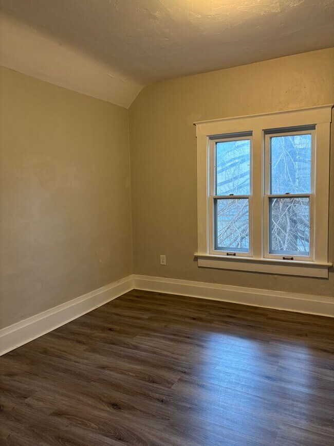 Building Photo - 516