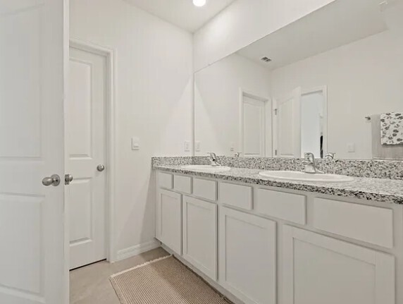 Building Photo - BEAUTIFUL Town Home For Rent in Angeline!