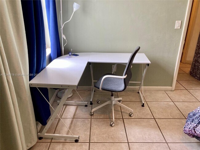 Building Photo - 2460 SW 18th Ave