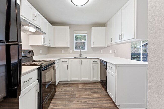 Building Photo - Come Home To An Amazing View! Remodeled Two Bedroom Two Bath!