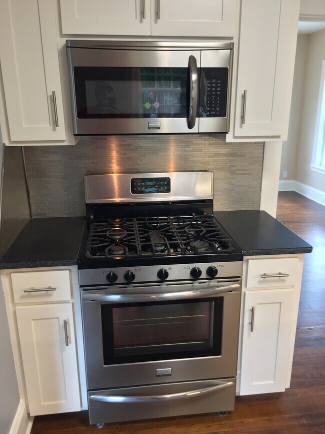 Building Photo - 301 Clifford St