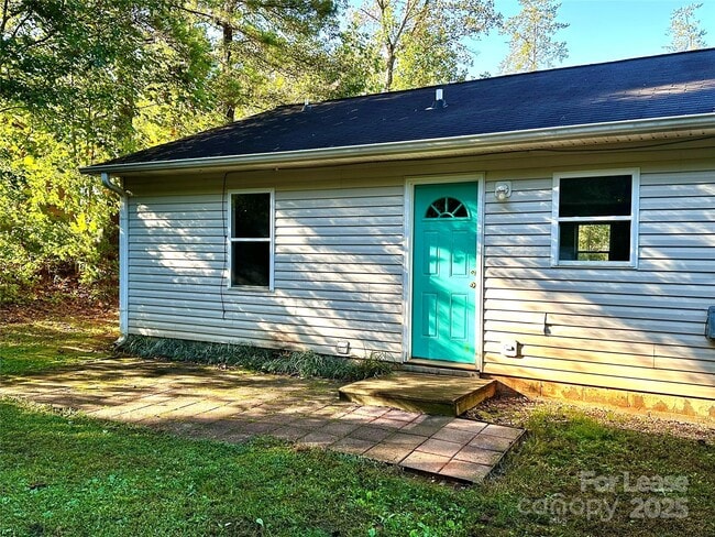 Building Photo - 5589 Wrenn Dr