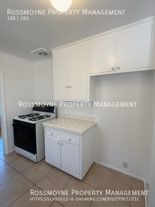 Building Photo - 4413 Ledge Ave