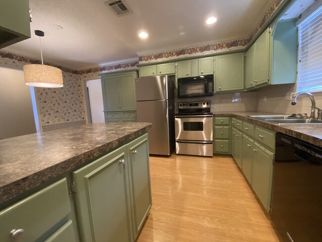 Building Photo - 928 Jona Kay Terrace