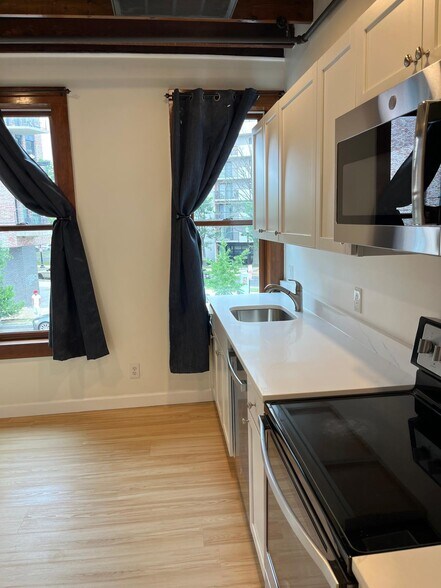 Building Photo - 1418 Maryland Ave NE